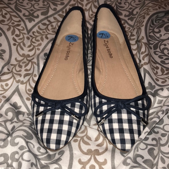 Navy pointy flats 7 1/2! - Picture 1 of 3
